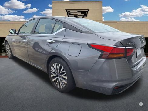 Used 2024 Nissan Altima 2.5 SV FWD image 4