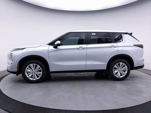 New 2025 Mitsubishi Outlander ES image 4