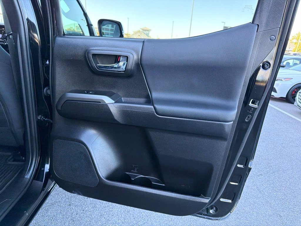 Used 2023 Toyota Tacoma TRD Off-Road w/ Technology Package AWD/4WD image 18