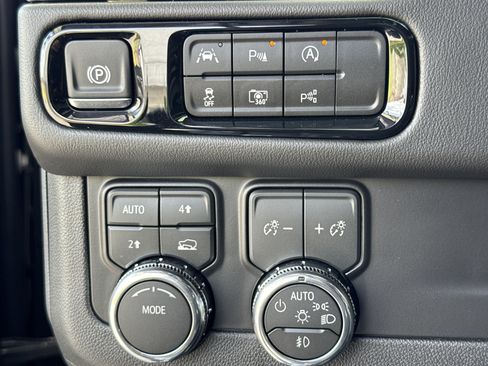 New 2026 GMC Yukon Elevation AWD/4WD image 18