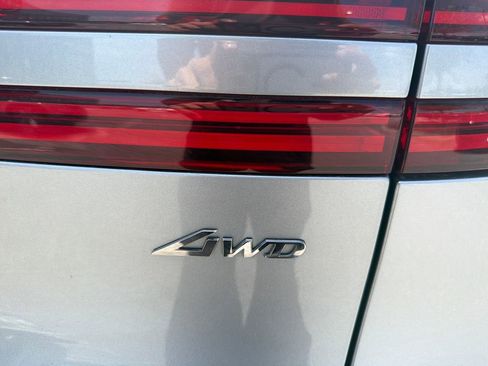 Used 2025 Genesis GV70 2.5T AWD/4WD image 12