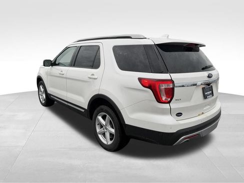 Used 2016 Ford Explorer XLT w/ Equipment Group 202A AWD/4WD image 14