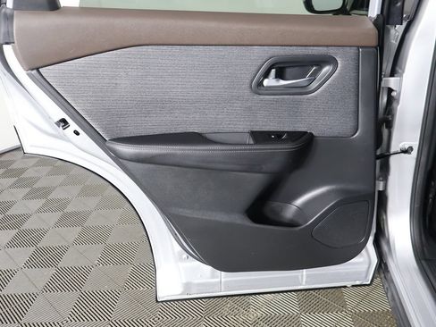 Used 2023 Nissan Rogue SV AWD/4WD image 21