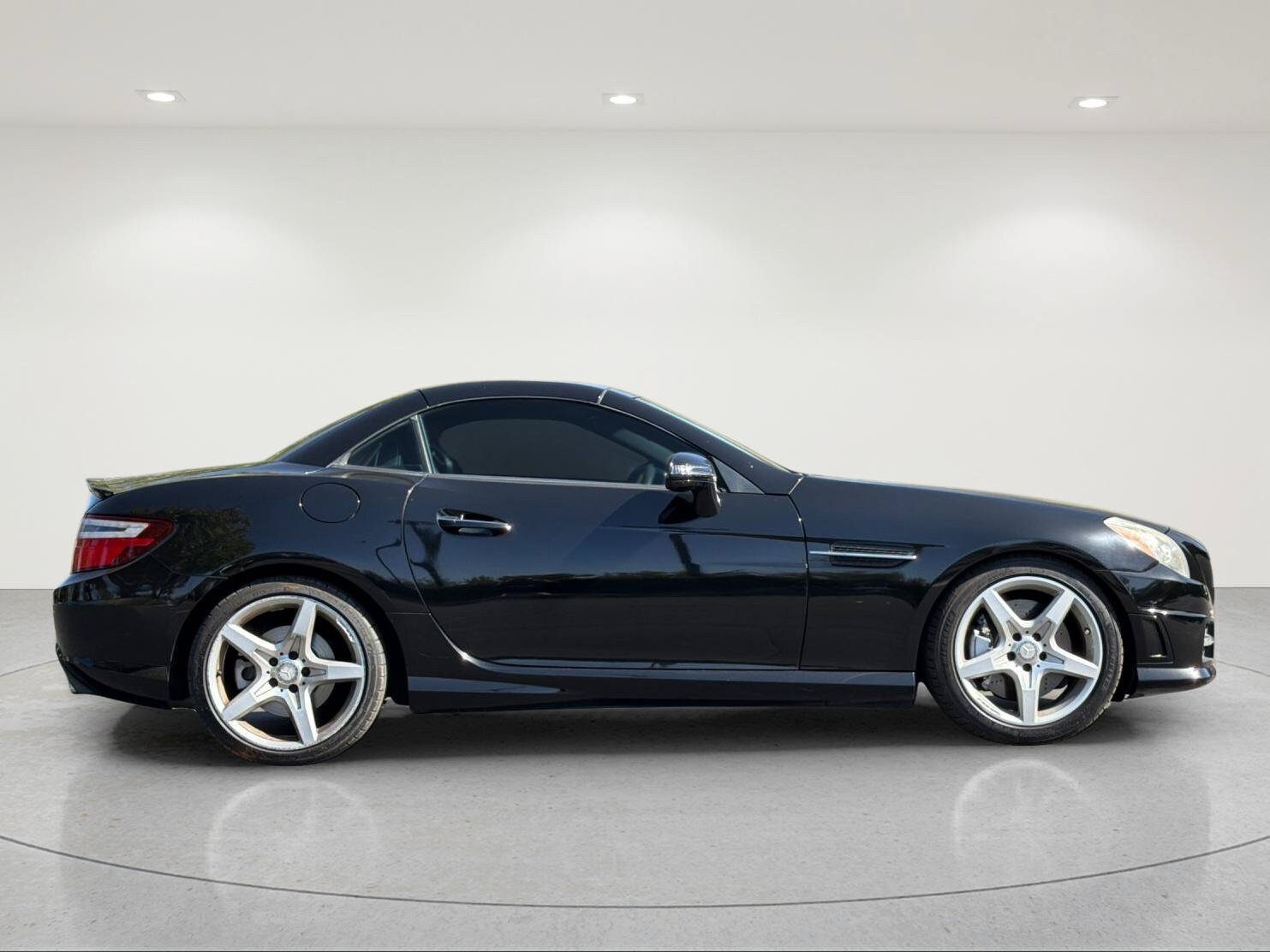 Used 2016 Mercedes-Benz SLK 300 image 5