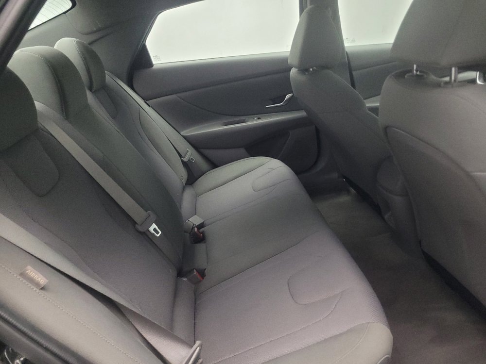 Used 2024 Hyundai Elantra SE FWD image 19