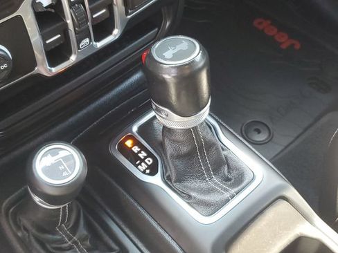 Used 2020 Jeep Wrangler Unlimited Sahara AWD/4WD image 20