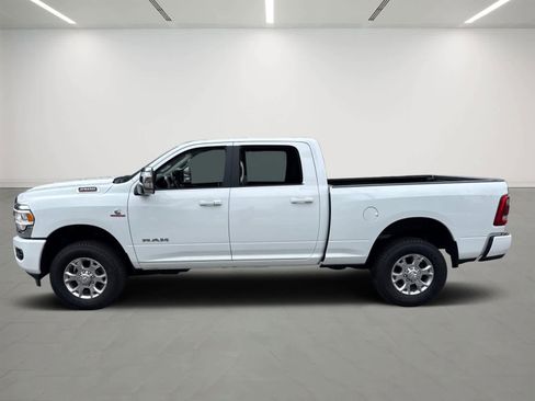 Used 2024 RAM 2500 Laramie AWD/4WD image 3