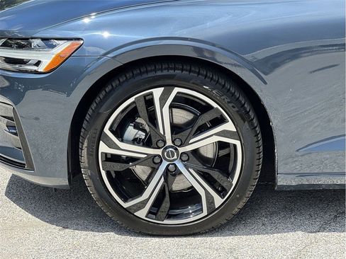 Used 2024 Volvo S60 B5 Core image 19