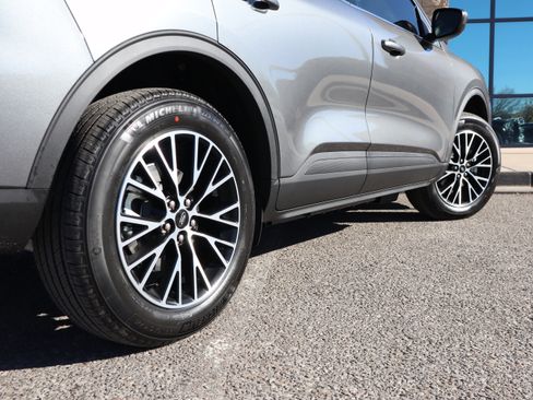 New 2026 Ford Escape SE image 11