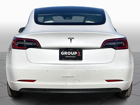 Used 2021 Tesla Model 3 Standard Range Plus image 4