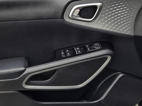 Used 2021 Kia Soul LX FWD image 16
