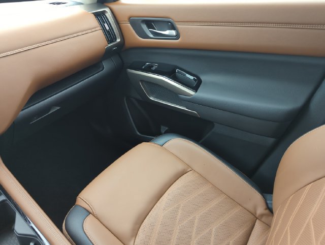 Certified 2025 Nissan Pathfinder Platinum AWD/4WD image 29