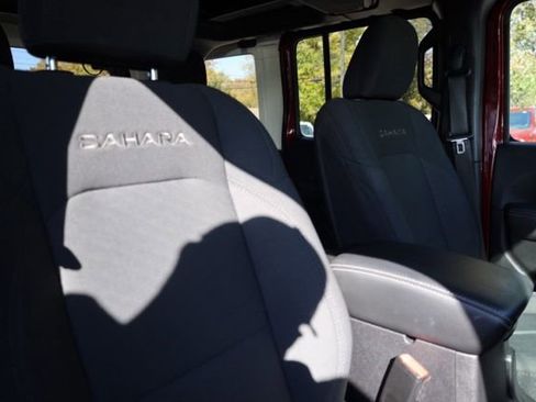 Used 2021 Jeep Wrangler Unlimited Sahara image 33