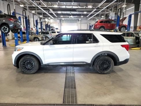Used 2020 Ford Explorer XLT AWD/4WD image 4