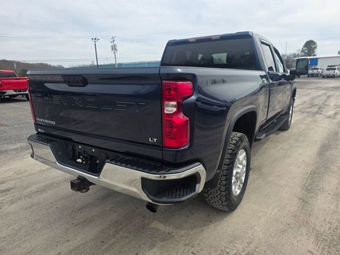 Used 2022 Chevrolet Silverado 2500 LT w/ Convenience Package image 2