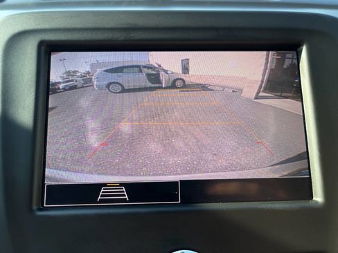 Used 2022 Chevrolet Equinox LT w/ Driver Convenience Package image 18