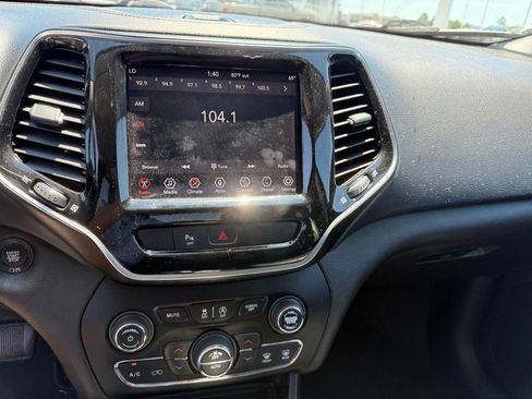 Used 2019 Jeep Cherokee Limited AWD/4WD image 11