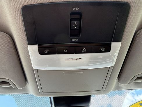 Used 2025 Nissan Altima 2.5 SR w/ SR Premium Package FWD image 17