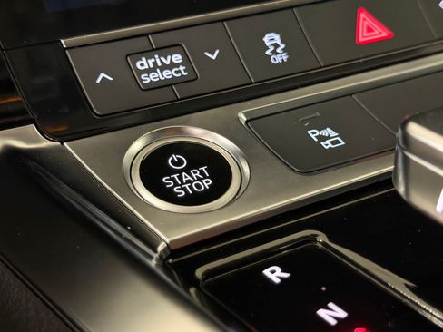 Used 2021 Audi e-tron Premium w/ Convenience Plus Package AWD/4WD image 17