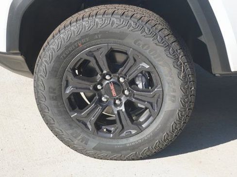 New 2025 GMC Canyon Elevation w/ Convenience Package image 13