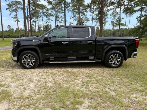 Used 2022 GMC Sierra 1500 SLT w/ SLT Premium Plus Package AWD/4WD image 2