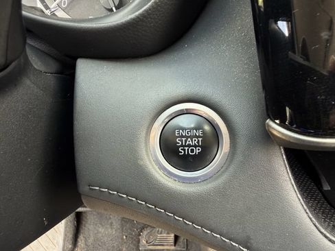 Used 2024 Toyota Highlander XLE FWD image 25