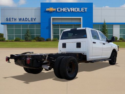 Used 2024 RAM 3500 Tradesman w/ Chrome Appearance Group AWD/4WD image 8