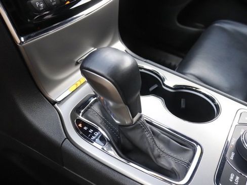 Used 2020 Jeep Grand Cherokee Overland image 30