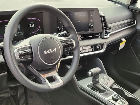 Used 2025 Kia Sportage LX image 9