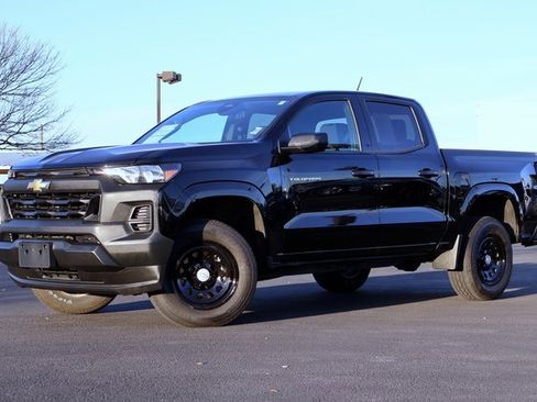 Used 2024 Chevrolet Colorado W/T image 16