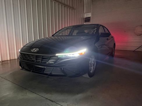 Used 2026 Hyundai Elantra SE FWD image 8