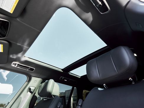 Used 2025 Land Rover Range Rover Long Wheelbase Autobiography image 45