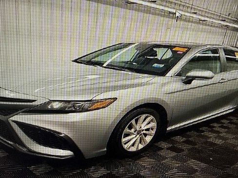 Used 2022 Toyota Camry SE image 1
