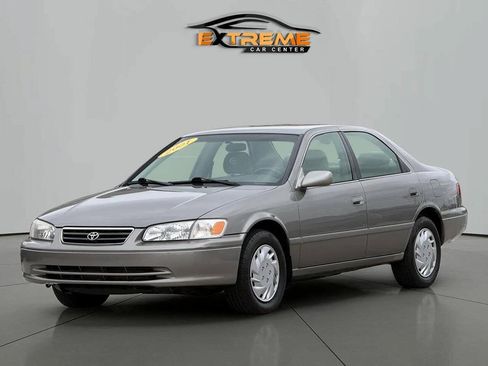 Used 2001 Toyota Camry LE FWD image 1