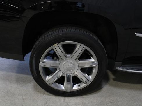 Used 2020 Cadillac Escalade ESV Luxury RWD image 28
