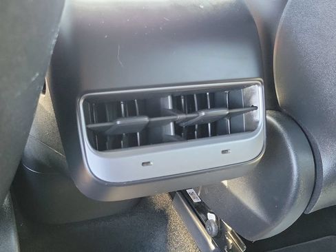 Used 2024 Tesla Model Y Long Range AWD/4WD image 19