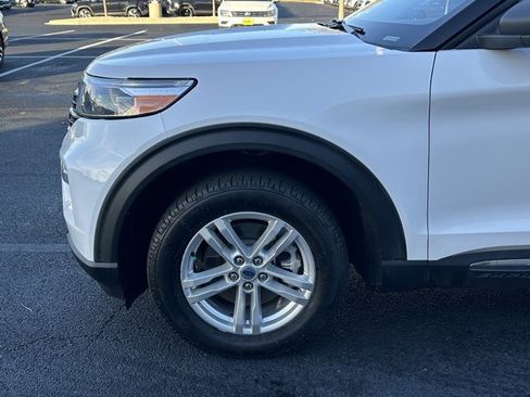 Used 2023 Ford Explorer XLT w/ Equipment Group 202A image 8