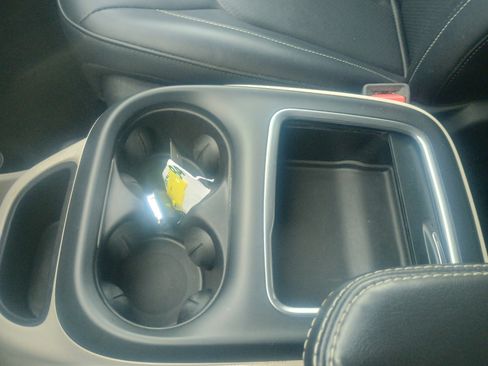 Used 2024 Chrysler Pacifica Touring-L image 35