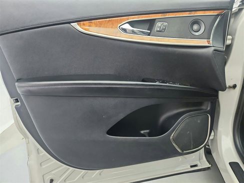 Used 2019 Lincoln Nautilus Reserve image 24