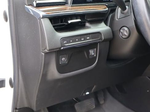 Used 2022 Cadillac Escalade ESV Premium Luxury AWD/4WD image 25