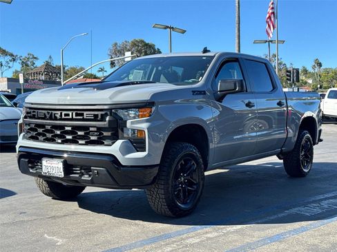 Used 2024 Chevrolet Silverado 1500 Custom Trail Boss w/ Dark Appearance Package image 4