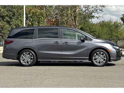 New 2026 Honda Odyssey Touring image 3