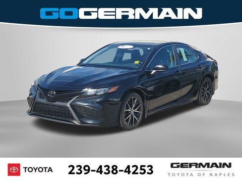 Certified 2021 Toyota Camry SE image 1