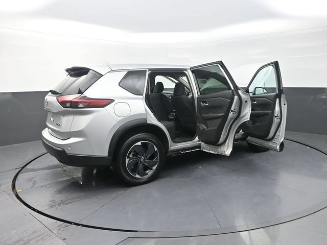 Used 2024 Nissan Rogue SV AWD/4WD image 45