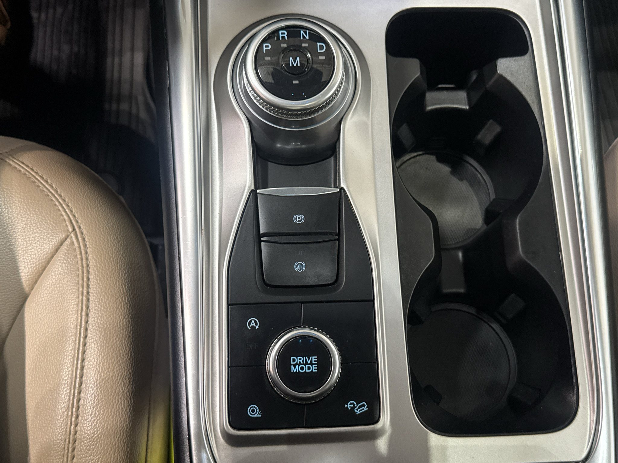 Used 2020 Ford Explorer XLT w/ Equipment Group 202A AWD/4WD image 34