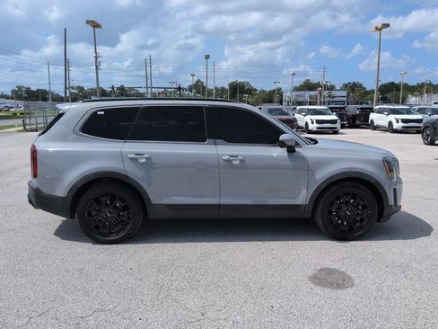Used 2022 Kia Telluride SX w/ SX Prestige Package AWD/4WD image 3