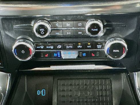 Used 2023 Ford F150 Lariat AWD/4WD image 16
