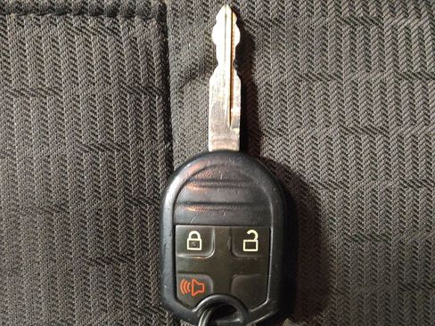 Used 2015 Ford Explorer XLT FWD image 32