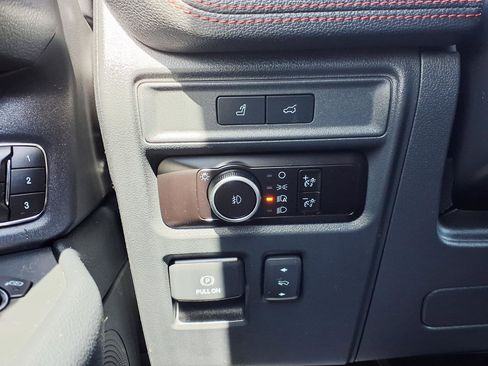 Used 2023 Ford Expedition Limited AWD/4WD image 26