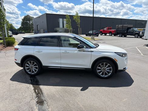 Used 2022 Lincoln Corsair AWD w/ Premium Package image 4